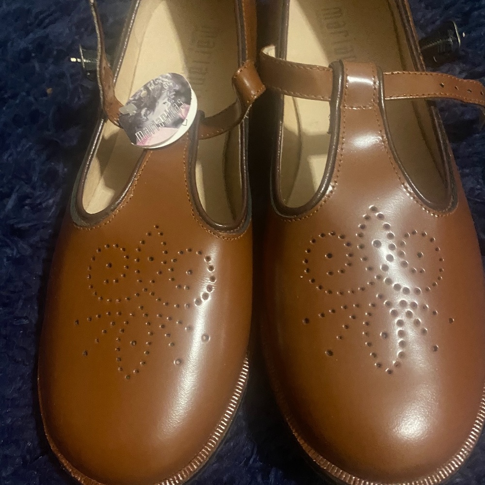 European leather girls/womens  dress shoe-  size 37